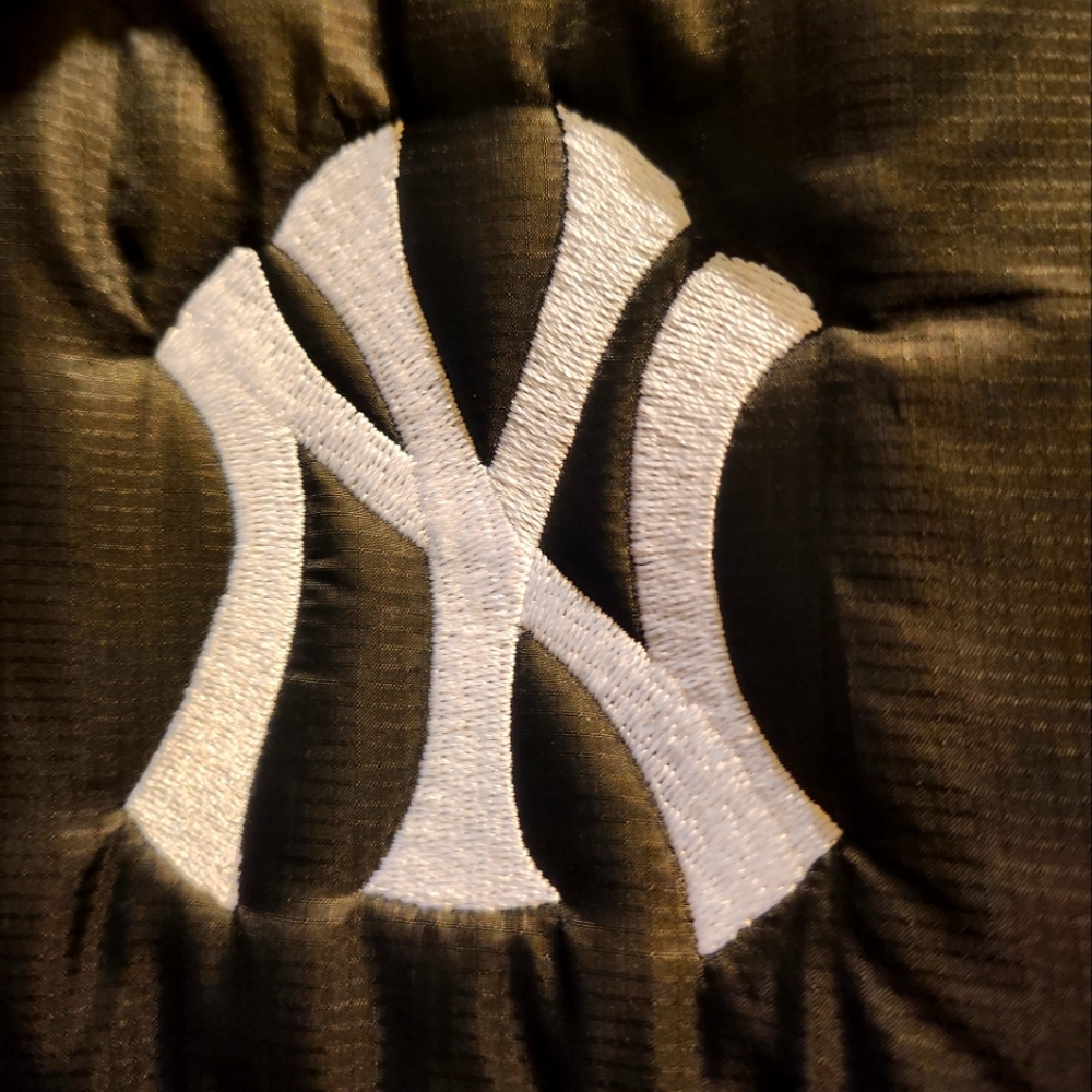 Men's Levelwear Black Yankees Jacket Size Medium, Excellent Condition